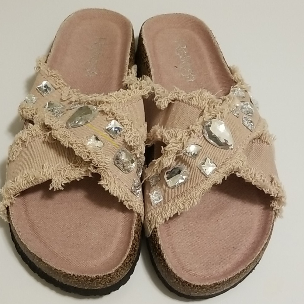 Brand new refresh sandal